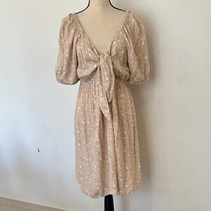 Isabel XL Elegant Beige Floral Dress mini low cut collar tie